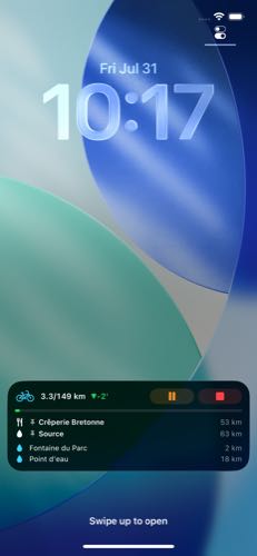 Live Activity CycloPlan sur l'écran de verrouillage iOS affichant la distance vers le prochain point d'intérêt